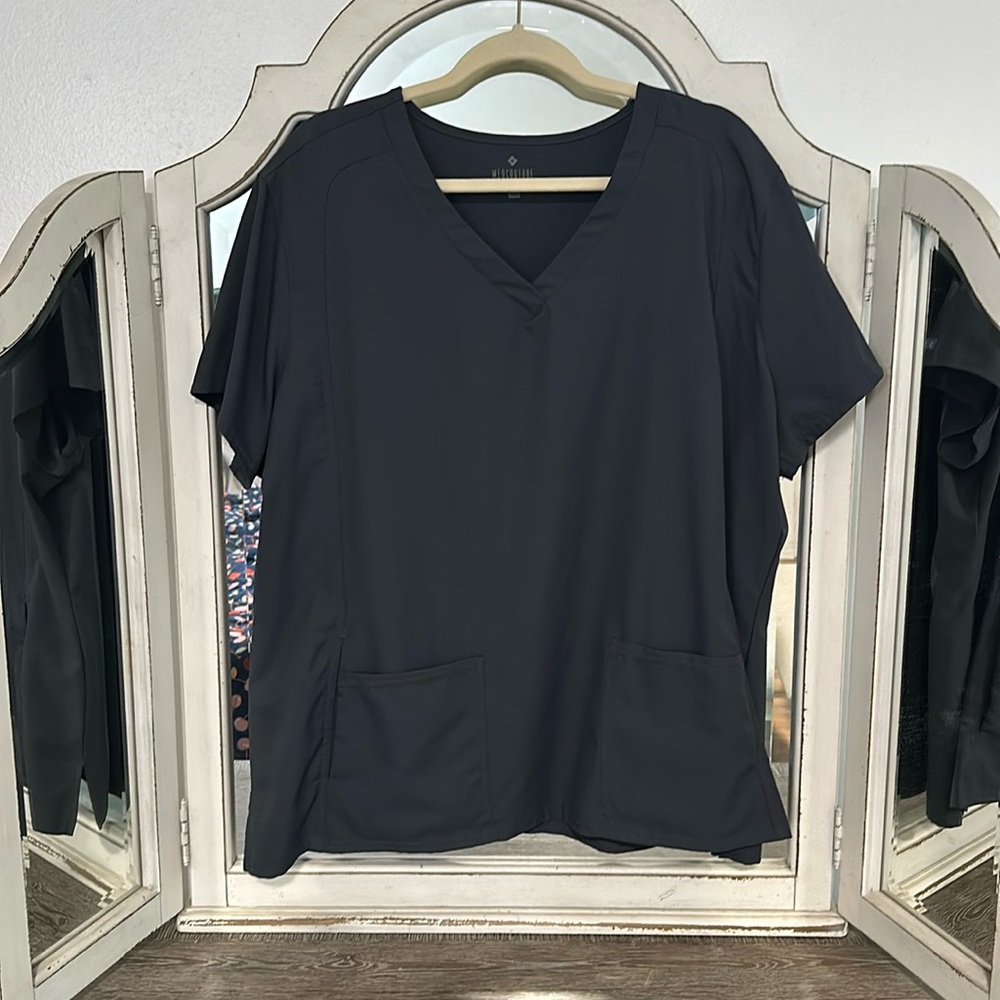 Medcouture insight scrub top